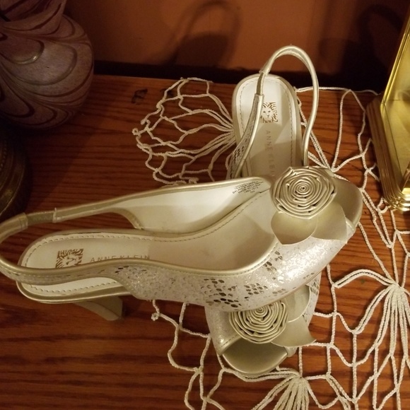 Shoes - Picture 2 of 4